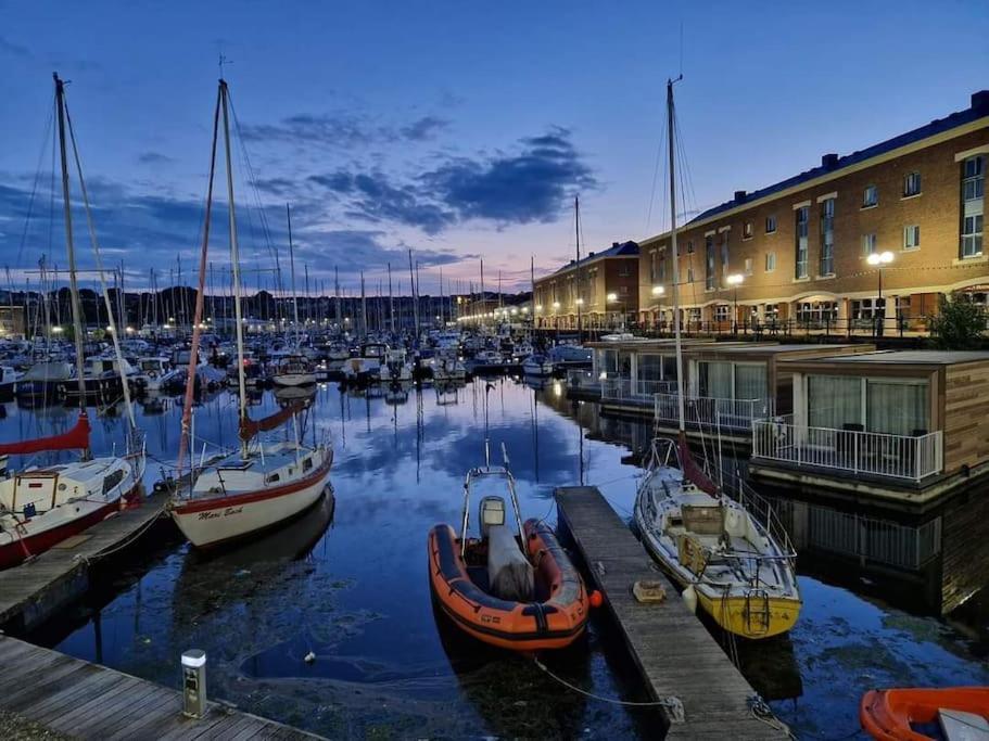 Sea View Luxury 5 Star Cottage Near Milford Marina Milford Haven Kültér fotó